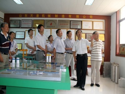 2012.7.28日山東天意兩項(xiàng)科技成果鑒定順利通過，北京領(lǐng)導(dǎo)專家，到我公司參觀指導(dǎo)